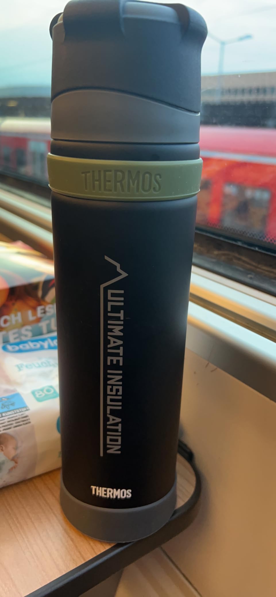 Praktisch mit Trinkbecher